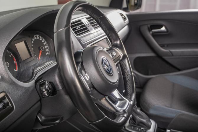 Volkswagen Polo V Рестайлинг с пробегом 2019 года, цена 1 249 000 рублей, 133994 км, седан, Автокод Объявления