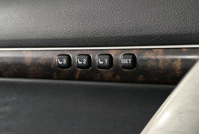 Toyota Land Cruiser 200 Series Рестайлинг 1 с пробегом 2012 года, цена 3 015 000 рублей, 288894 км, внедорожник, Автокод Объявления