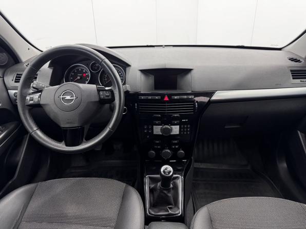 Opel Astra H Рестайлинг с пробегом 2012 года, цена 695 000 рублей, 140094 км, седан, Автокод Объявления