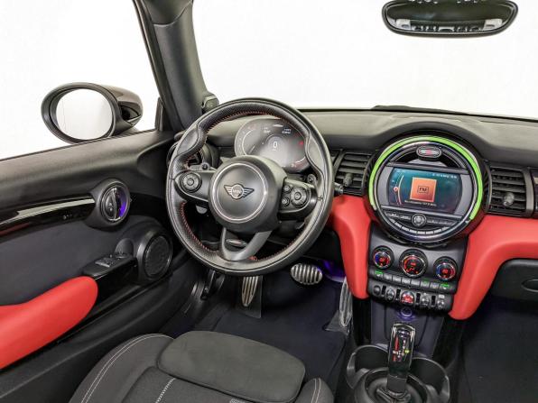 Mini Hatch III (F55/F56) Рестайлинг с пробегом 2020 года, цена 2 990 000 рублей, 84800 км, хэтчбек, Автокод Объявления