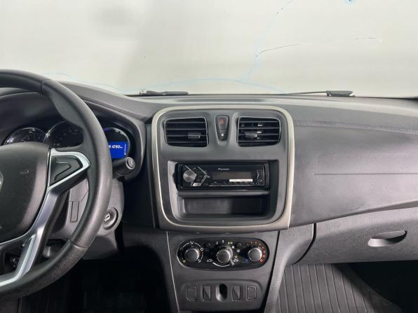Renault Logan II Рестайлинг с пробегом 2018 года, цена 579 000 рублей, 281000 км, седан, Автокод Объявления