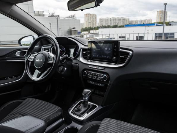 Kia Ceed III Рестайлинг с пробегом 2022 года, цена 2 709 000 рублей, 36829 км, универсал, Автокод Объявления