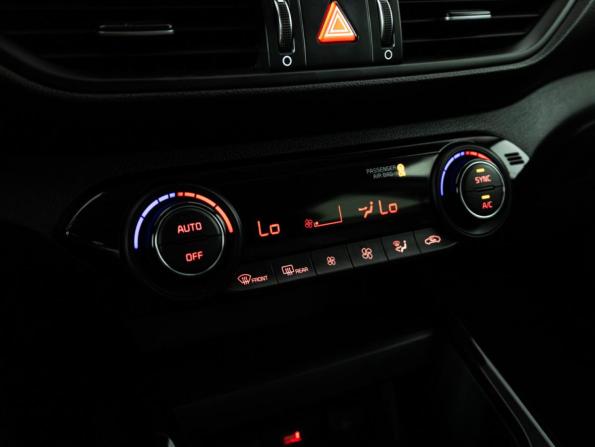 Kia Cerato IV Рестайлинг с пробегом 2022 года, цена 1 999 585 рублей, 76000 км, седан, Автокод Объявления