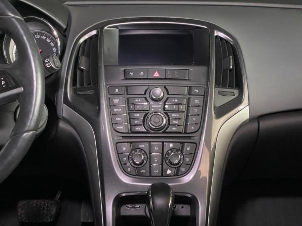 Opel Astra J Рестайлинг с пробегом 2013 года, цена 925 000 рублей, 140033 км, хэтчбек, Автокод Объявления