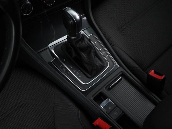 Volkswagen Golf VII Рестайлинг с пробегом 2019 года, цена 1 642 050 рублей, 94176 км, хэтчбек, Автокод Объявления