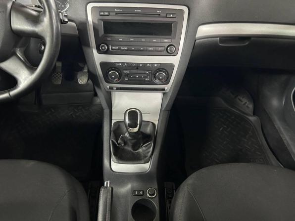 Skoda Octavia II (A5) Рестайлинг с пробегом 2012 года, цена 649 000 рублей, 296000 км, лифтбек, Автокод Объявления