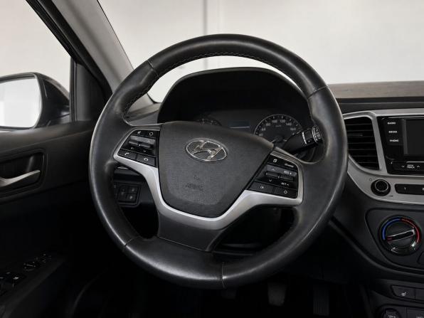 Hyundai Solaris II с пробегом 2019 года, цена 1 329 000 рублей, 50000 км, седан, Автокод Объявления