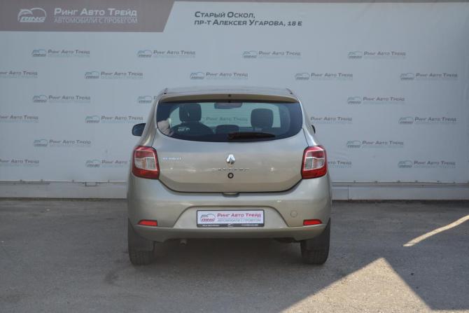 Renault Sandero II с пробегом 2015 года, цена 740 000 рублей, 135000 км, хэтчбек, Автокод Объявления