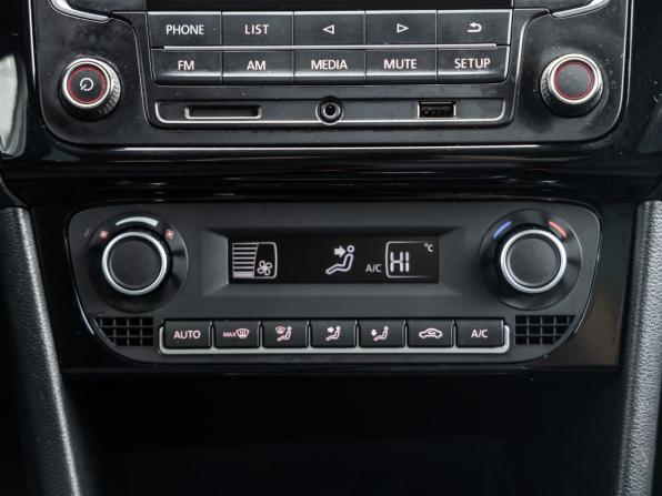 Volkswagen Polo V Рестайлинг с пробегом 2017 года, цена 1 098 000 рублей, 145169 км, седан, Автокод Объявления