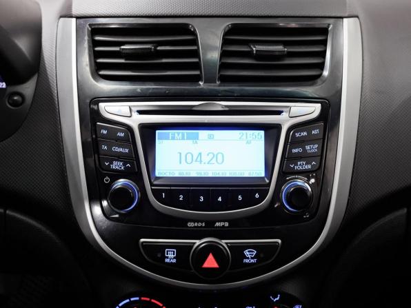 Hyundai Solaris I Рестайлинг с пробегом 2016 года, цена 870 000 рублей, 205000 км, седан, Автокод Объявления