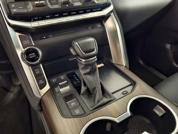 Toyota Land Cruiser 300 Series с пробегом 2023 года, цена 11 717 000 рублей, 39550 км, внедорожник, Автокод Объявления