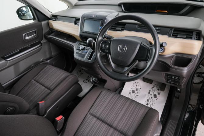 Honda Freed II с пробегом 2017 года, цена 1 499 000 рублей, 71000 км, компактвэн, Автокод Объявления