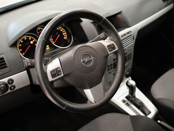 Opel Astra H Рестайлинг с пробегом 2012 года, цена 645 000 рублей, 134120 км, седан, Автокод Объявления
