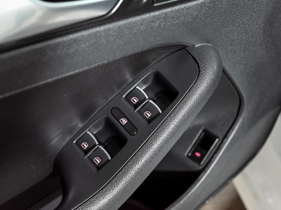 Volkswagen Jetta VI Рестайлинг Екатеринбург  - изображение 12