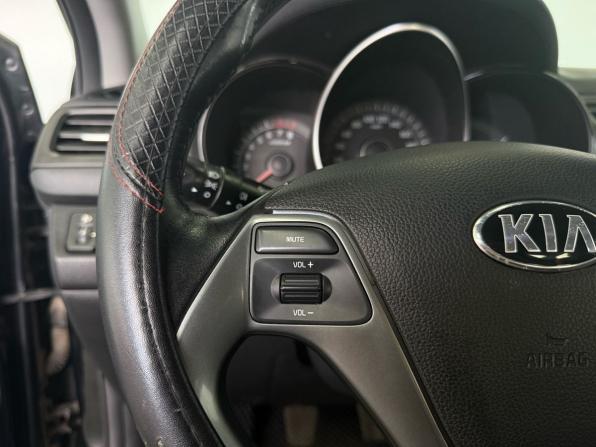 Kia Rio III Рестайлинг с пробегом 2016 года, цена 949 000 рублей, 123476 км, седан, Автокод Объявления