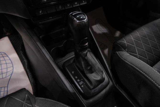 Skoda Rapid II с пробегом 2021 года, цена 2 099 000 рублей, 95000 км, лифтбек, Автокод Объявления