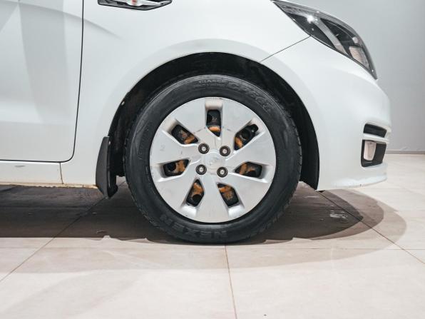Kia Rio III Рестайлинг с пробегом 2017 года, цена 1 078 145 рублей, 94090 км, хэтчбек, Автокод Объявления