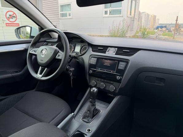 Skoda Octavia III (A7) Рестайлинг с пробегом 2019 года, цена 1 345 000 рублей, 219632 км, лифтбек, Автокод Объявления