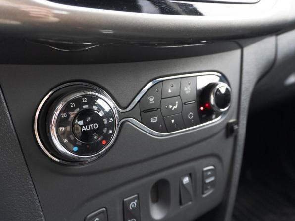 Renault Sandero II Рестайлинг с пробегом 2018 года, цена 1 349 000 рублей, 53007 км, хэтчбек, Автокод Объявления