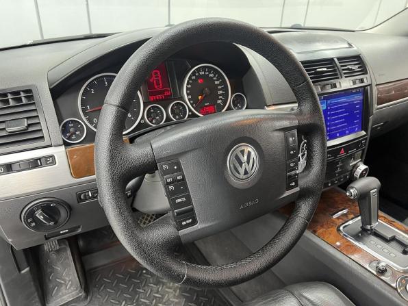 Volkswagen Touareg I Рестайлинг с пробегом 2007 года, цена 900 000 рублей, 243585 км, внедорожник, Автокод Объявления