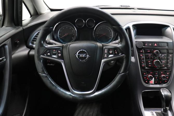 Opel Astra J Рестайлинг с пробегом 2013 года, цена 667 000 рублей, 209000 км, седан, Автокод Объявления