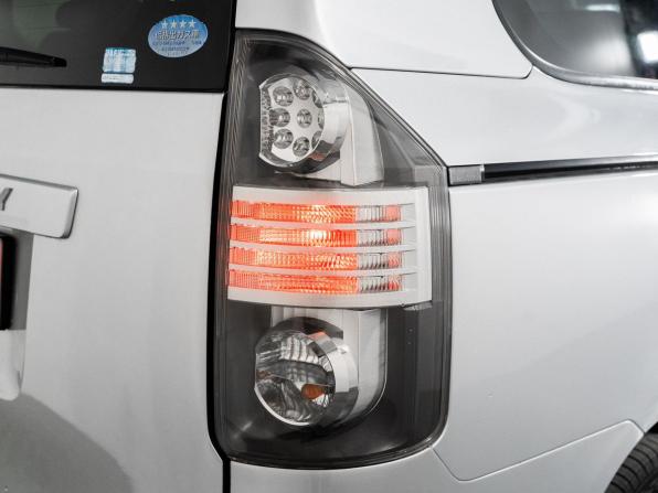Toyota Voxy II (R70) с пробегом 2008 года, цена 1 275 000 рублей, 187315 км, минивэн, Автокод Объявления