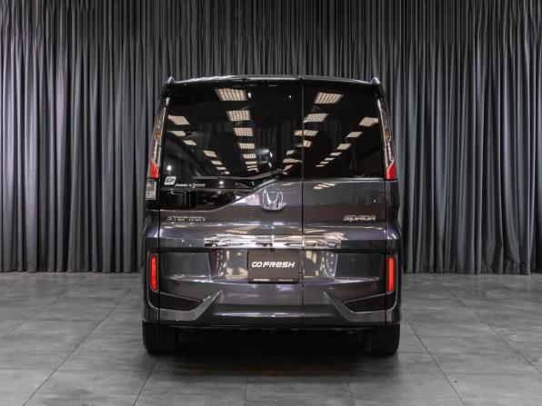 Honda Stepwgn V Рестайлинг с пробегом 2019 года, цена 2 449 000 рублей, 102133 км, минивэн, Автокод Объявления