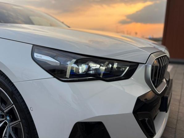 BMW 5 серии VIII (G60/G61/G68) с пробегом 2023 года, цена 8 660 000 рублей, 300 км, седан, Автокод Объявления