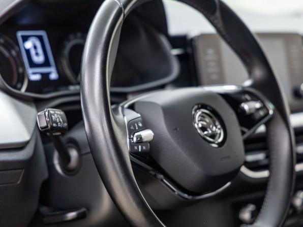 Skoda Rapid II с пробегом 2021 года, цена 1 598 000 рублей, 140207 км, лифтбек, Автокод Объявления