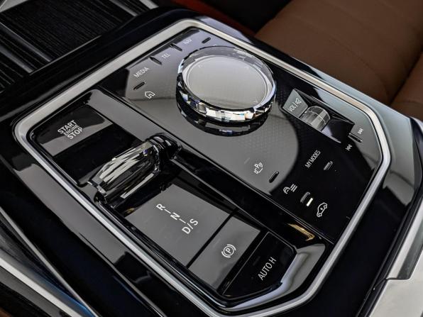 BMW 7 серии VII (G70) с пробегом 2025 года, цена 15 200 000 рублей, 6532 км, седан, Автокод Объявления