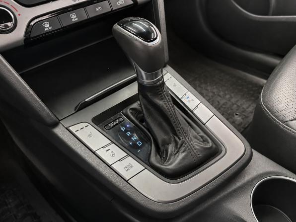 Hyundai Elantra VI (AD) с пробегом 2016 года, цена 1 319 000 рублей, 156000 км, седан, Автокод Объявления