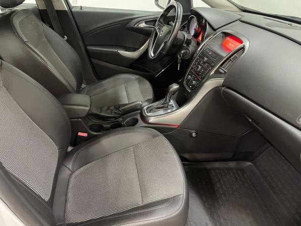 Opel Astra J с пробегом 2012 года, цена 879 000 рублей, 142598 км, хэтчбек, Автокод Объявления