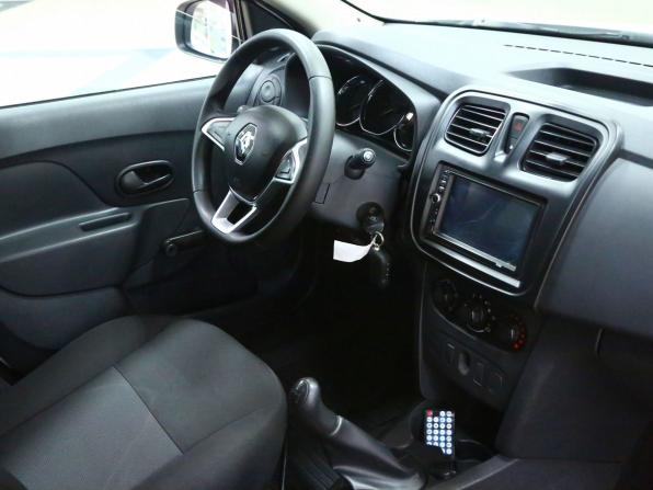 Renault Logan II Рестайлинг с пробегом 2019 года, цена 931 000 рублей, 42100 км, седан, Автокод Объявления