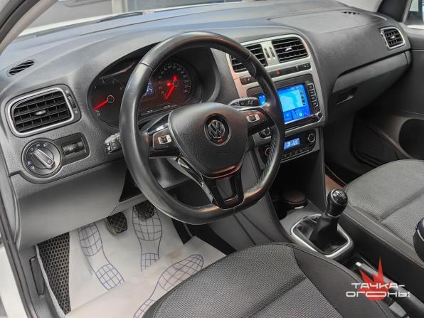Volkswagen Polo V Рестайлинг с пробегом 2018 года, цена 1 248 000 рублей, 139000 км, седан, Автокод Объявления
