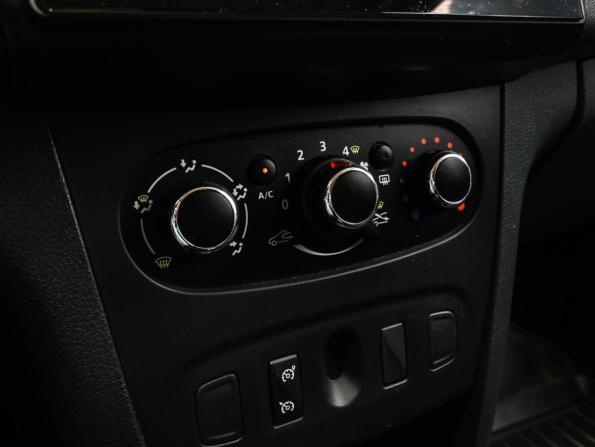 Renault Sandero II с пробегом 2015 года, цена 1 009 000 рублей, 62705 км, хэтчбек, Автокод Объявления