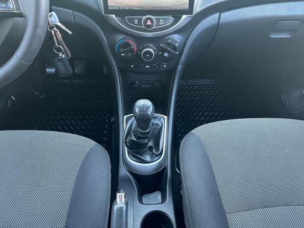 Hyundai Solaris I с пробегом 2013 года, цена 720 000 рублей, 190000 км, седан, Автокод Объявления