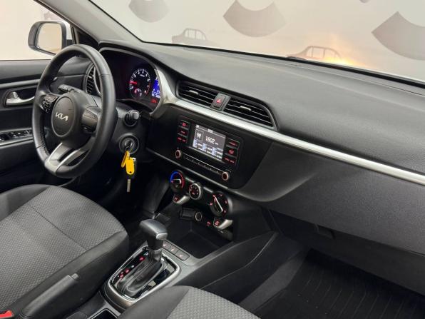 Kia Rio IV Рестайлинг с пробегом 2021 года, цена 1 690 000 рублей, 66908 км, седан, Автокод Объявления