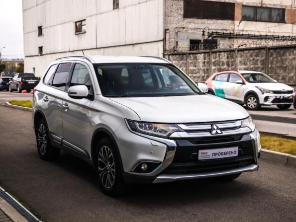 Mitsubishi Outlander III Рестайлинг 2 с пробегом 2015 года, цена 1 579 777 рублей, 193986 км, внедорожник, Автокод Объявления