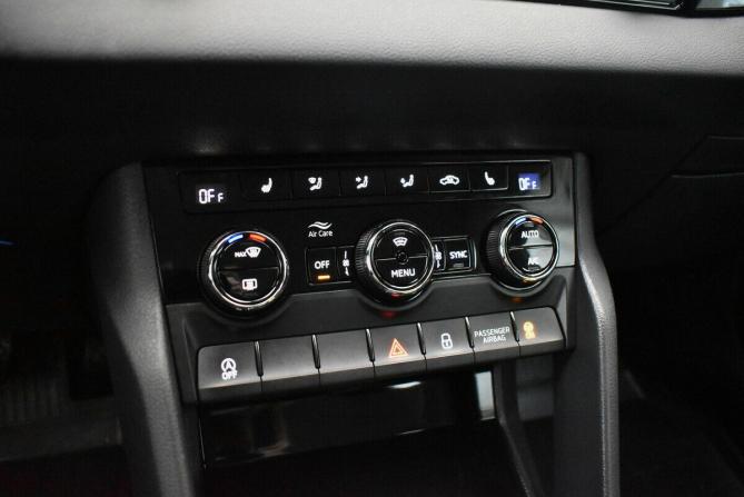 Skoda Karoq I с пробегом 2021 года, цена 2 430 000 рублей, 61220 км, внедорожник, Автокод Объявления