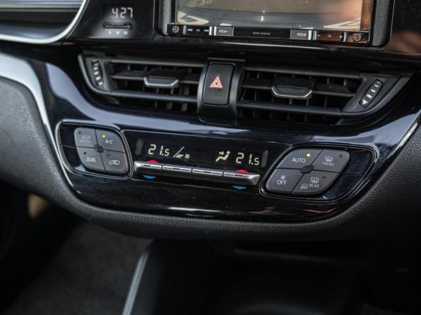 Toyota C-HR I Рестайлинг с пробегом 2019 года, цена 1 529 000 рублей, 172604 км, внедорожник, Автокод Объявления