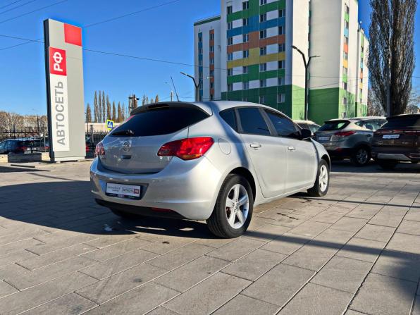 Opel Astra J с пробегом 2011 года, цена 585 000 рублей, 199142 км, хэтчбек, Автокод Объявления