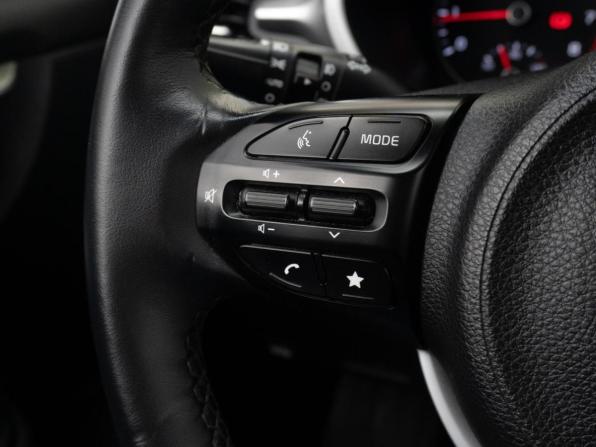 Kia Rio IV Рестайлинг с пробегом 2020 года, цена 1 819 000 рублей, 131000 км, хэтчбек, Автокод Объявления