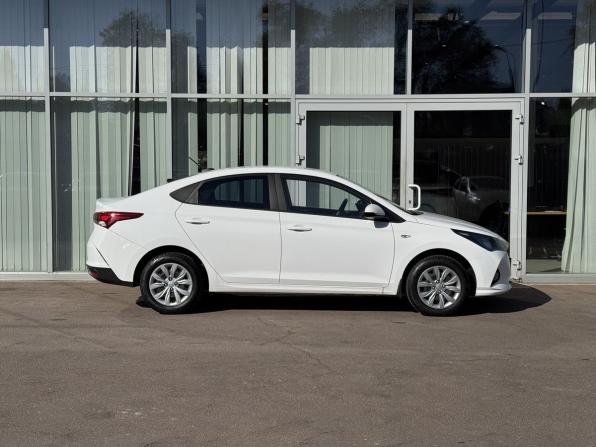 Hyundai Solaris II Рестайлинг с пробегом 2022 года, цена 1 250 000 рублей, 113976 км, седан, Автокод Объявления