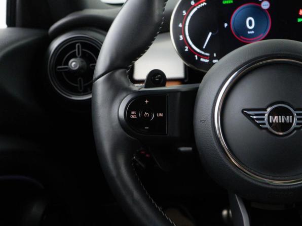 Mini Hatch III (F55/F56) Рестайлинг 2 с пробегом 2021 года, цена 3 799 000 рублей, 66279 км, хэтчбек, Автокод Объявления