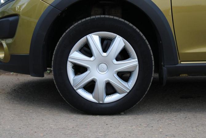 Renault Sandero II с пробегом 2015 года, цена 1 059 000 рублей, 76065 км, хэтчбек, Автокод Объявления