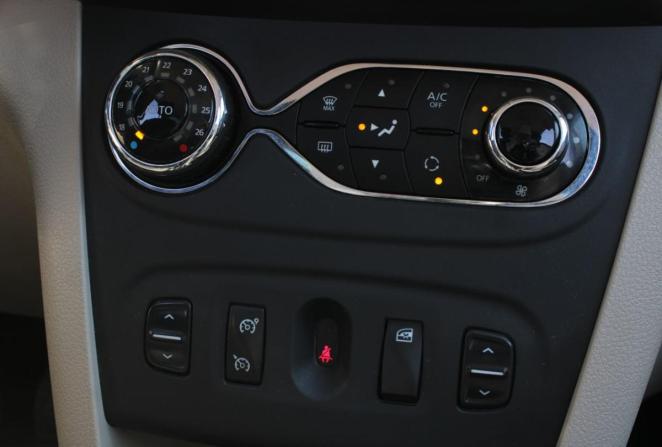 Renault Logan II с пробегом 2016 года, цена 700 000 рублей, 162532 км, седан, Автокод Объявления