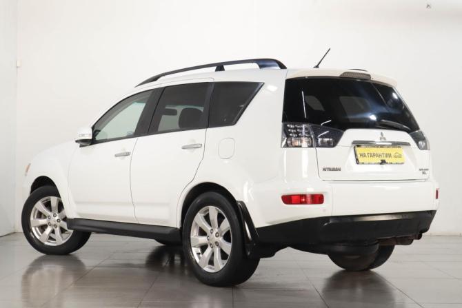Mitsubishi Outlander II Рестайлинг с пробегом 2011 года, цена 1 279 000 рублей, 204520 км, внедорожник, Автокод Объявления