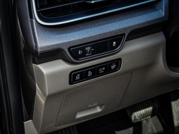 Kia Carnival IV Рестайлинг с пробегом 2024 года, цена 5 580 000 рублей, 17428 км, минивэн, Автокод Объявления