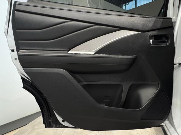 Mitsubishi Xpander I Рестайлинг с пробегом 2023 года, цена 2 550 000 рублей, 30058 км, внедорожник, Автокод Объявления