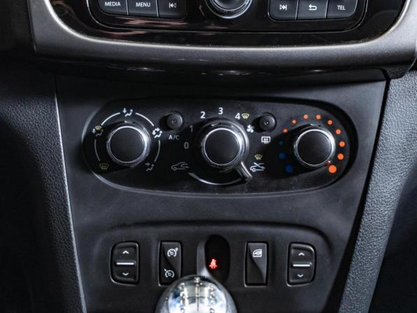 Renault Logan II с пробегом 2015 года, цена 734 000 рублей, 178048 км, седан, Автокод Объявления